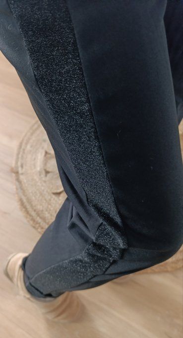 Pantalon coupe Jog avec bandes latérales brillante