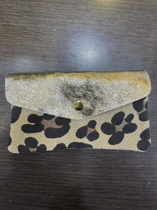 Porte-monnaie léopard cuir retourné et rabat cuir brillant 