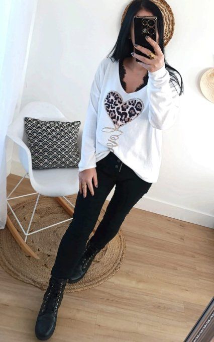 Pull blanc inscription Love en doré & coeur en animal jusqu'au 46