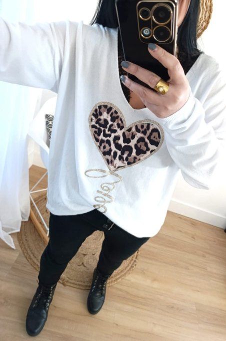 Pull blanc inscription Love en doré & coeur en animal jusqu'au 46