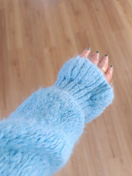 Beau pull avec col et bas de manche tulipe oversize jusqu'au 46