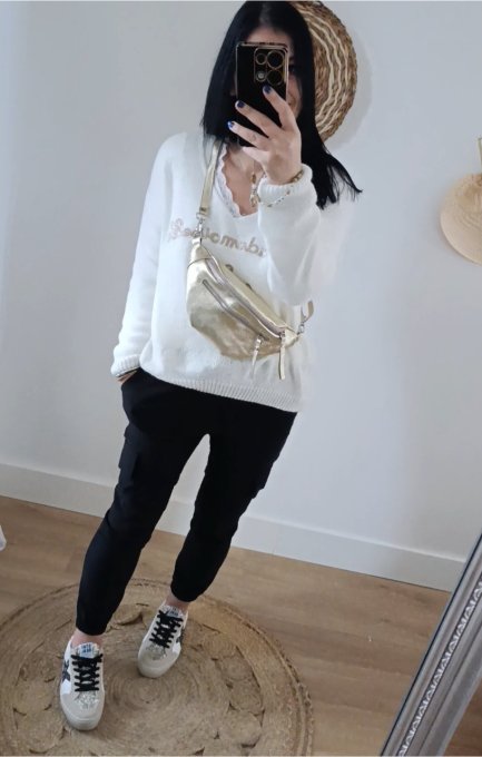 Pantalon stretch noir bas resserrés et poches côté 