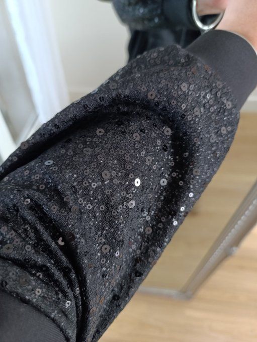 Veste coupe bomber matière molleton noir avec sequins Manches 