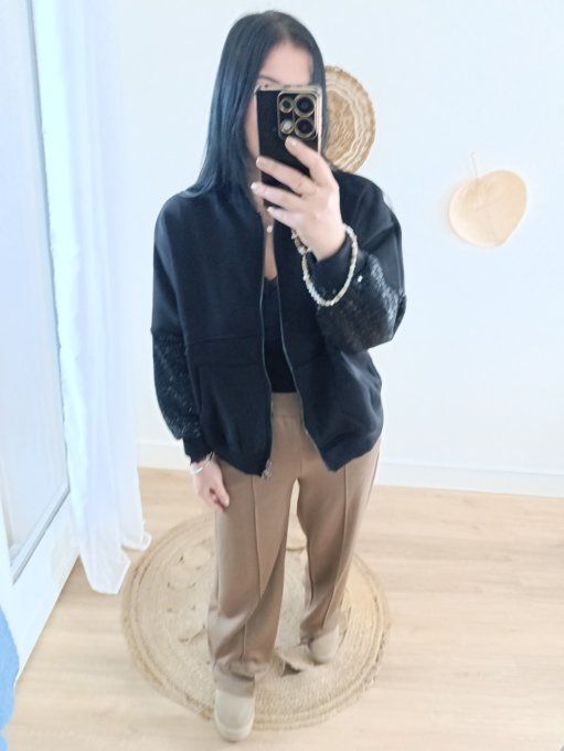 Veste coupe bomber matière molleton noir avec sequins Manches 