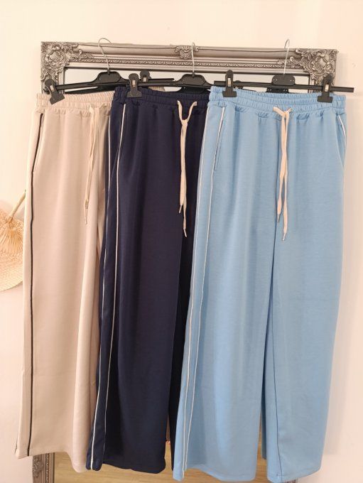 Pantalon tendance coupe wide leg jogging chic à bande