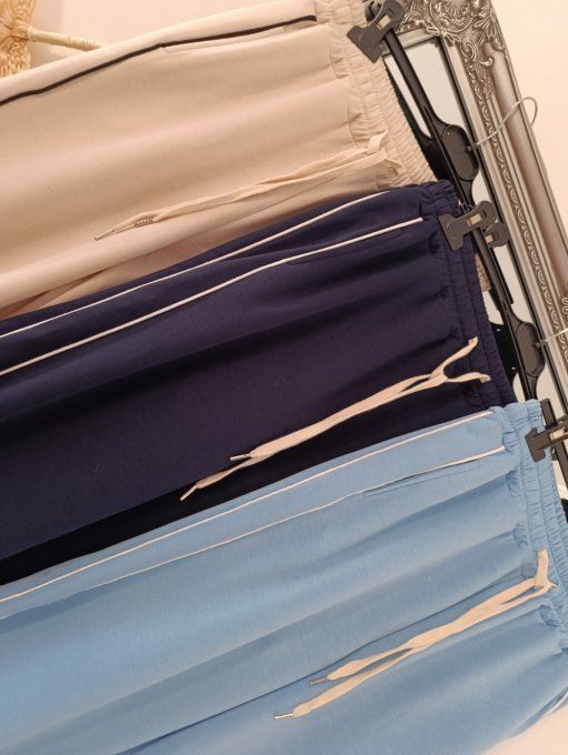 Pantalon tendance coupe wide leg jogging chic à bande