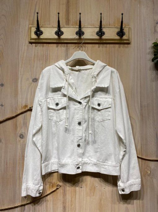 Veste jean blanche ou bleu ciel avec capuche amovible jusqu'au 40  (taille unique )