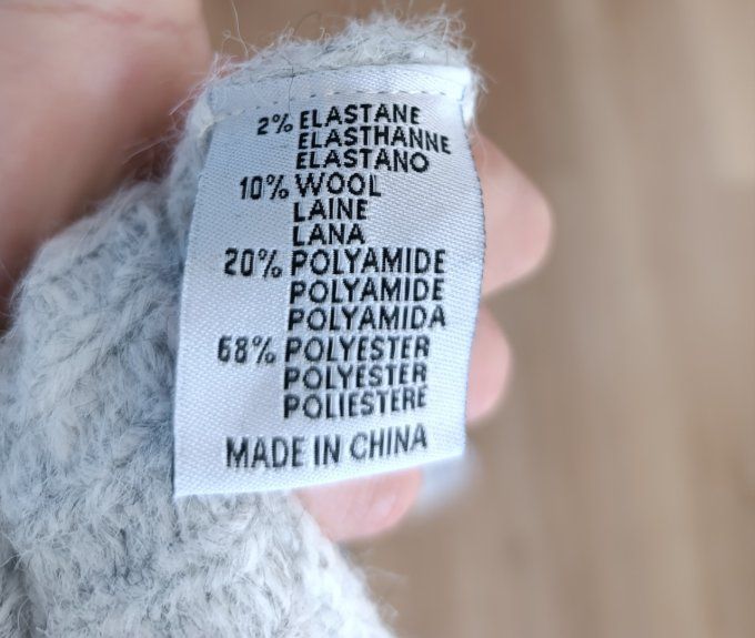 Pull gris clair avec palmiers devant en petits sequins jusqu'au 42 ( taille unique)