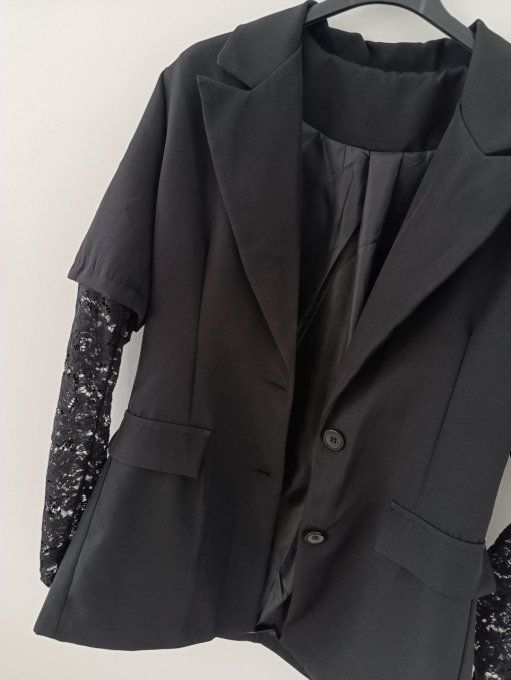 Blazer manches dentelle noire t.u jusqu'au 40