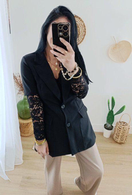 Blazer manches dentelle noire t.u jusqu'au 40