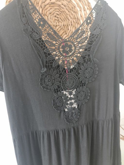 Robe longue noire en coton bohème avec détails crochet dos t.u jusqu'au 42 
