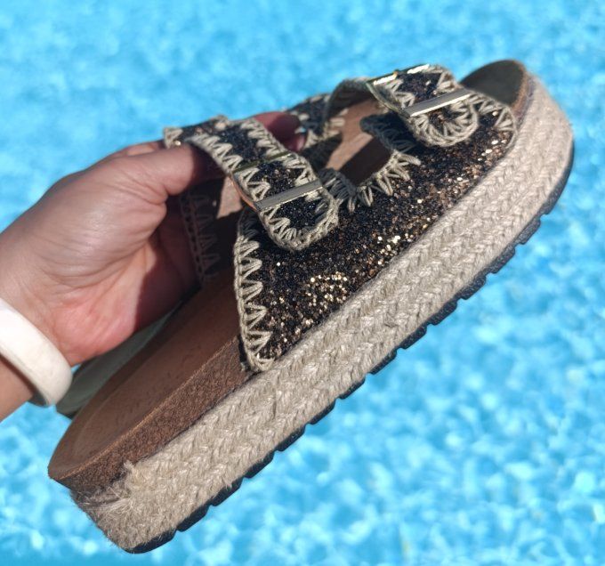 Jolies mules bronze paillettes 