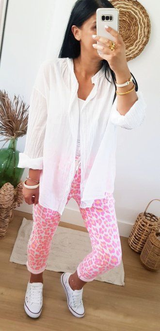 Chemise blanche avec noms de villes au dos en rose fluo t.u 36 au 42