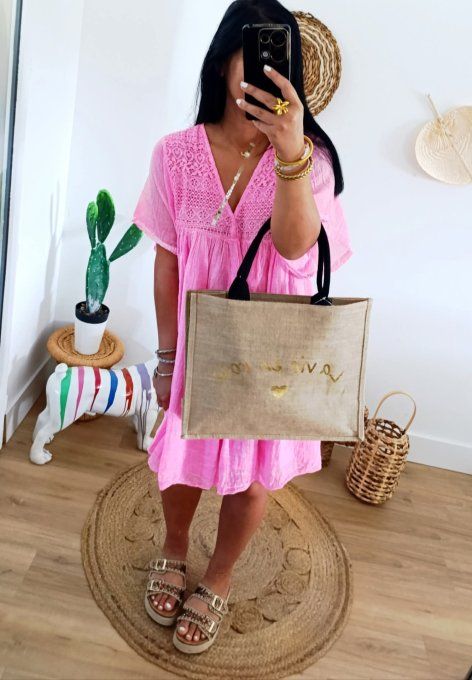 Belle robe rose avec dentelle rose flashy jusqu'au 46