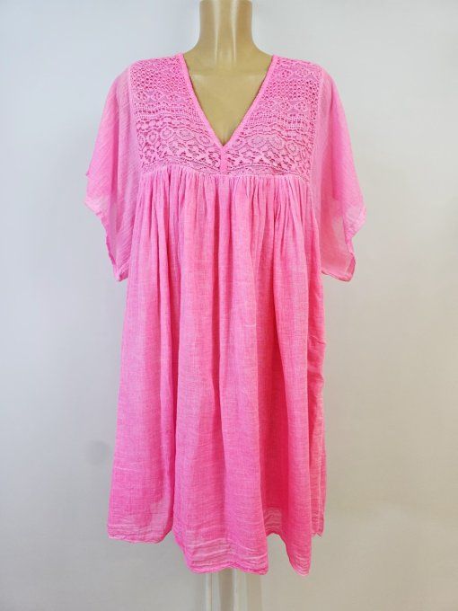 Belle robe rose avec dentelle rose flashy jusqu'au 46