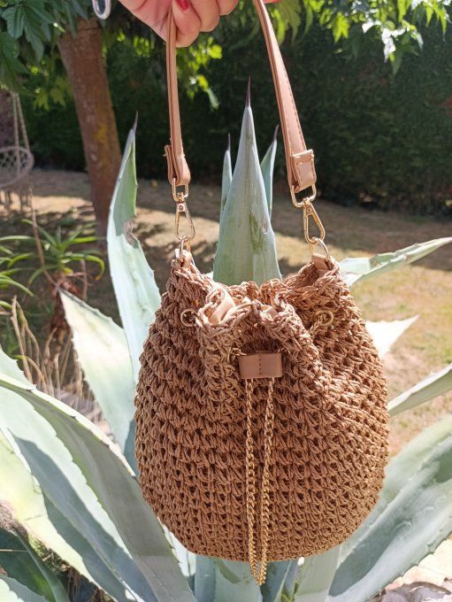 Sac à main sublime livré avec 2 bandoulières une courte et une longue 