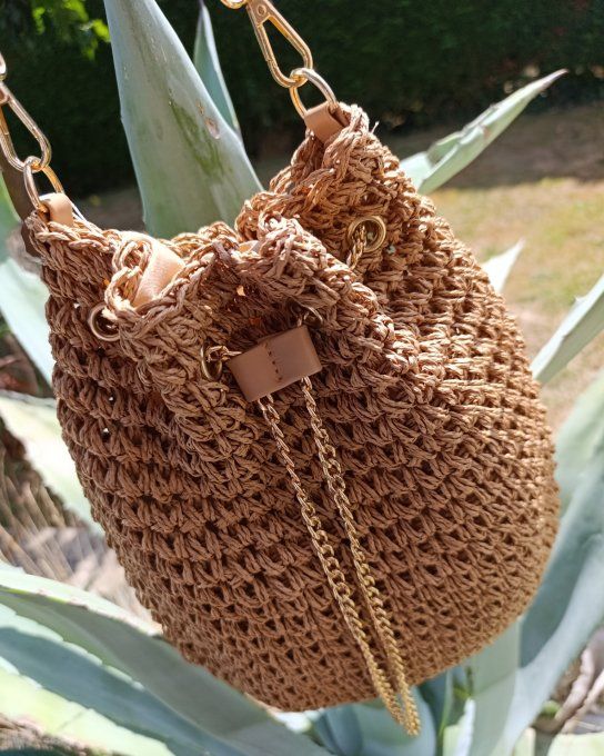 Sac à main sublime livré avec 2 bandoulières une courte et une longue 