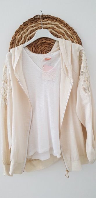 Belle veste à capuche en lin avec dentelle blanche ou beige jusqu'au 42 