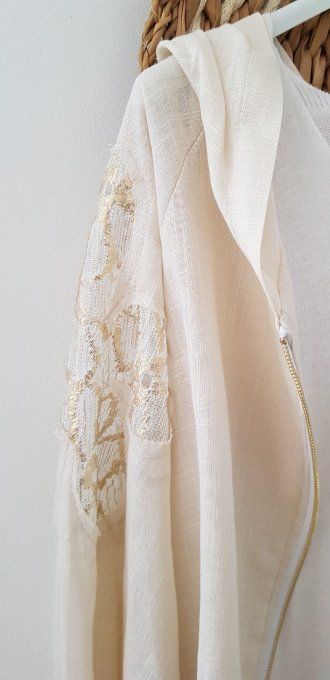 Belle veste à capuche en lin avec dentelle blanche ou beige jusqu'au 42 