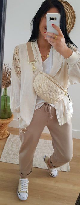 Belle veste à capuche en lin avec dentelle blanche ou beige jusqu'au 42 