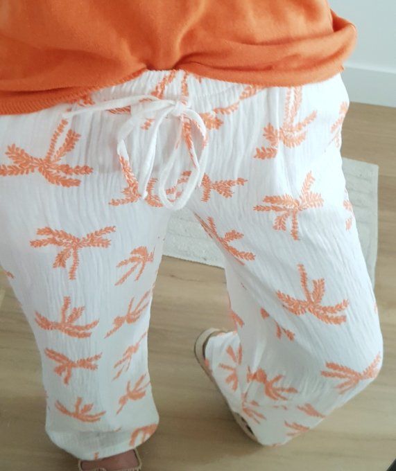 Beau pantalon blanc en gaz de coton avec des palmiers orange jusqu'au 42 taille unique