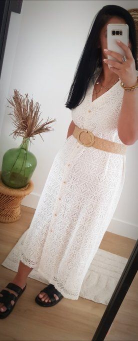Belle robe longue doublée style dentelle