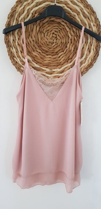 Joli top rose à bretelles réglables jusqu'au 40 t.u