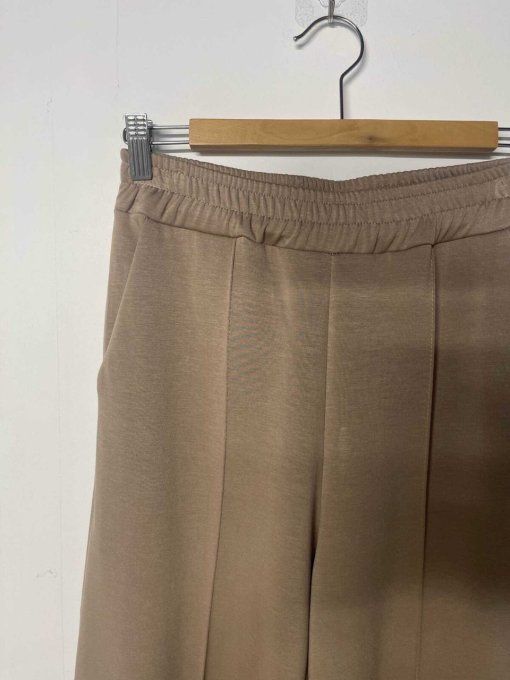 Pantalon tendance  coupe évasé  pli devant Noir ou Camel, taille unique 36 au 42